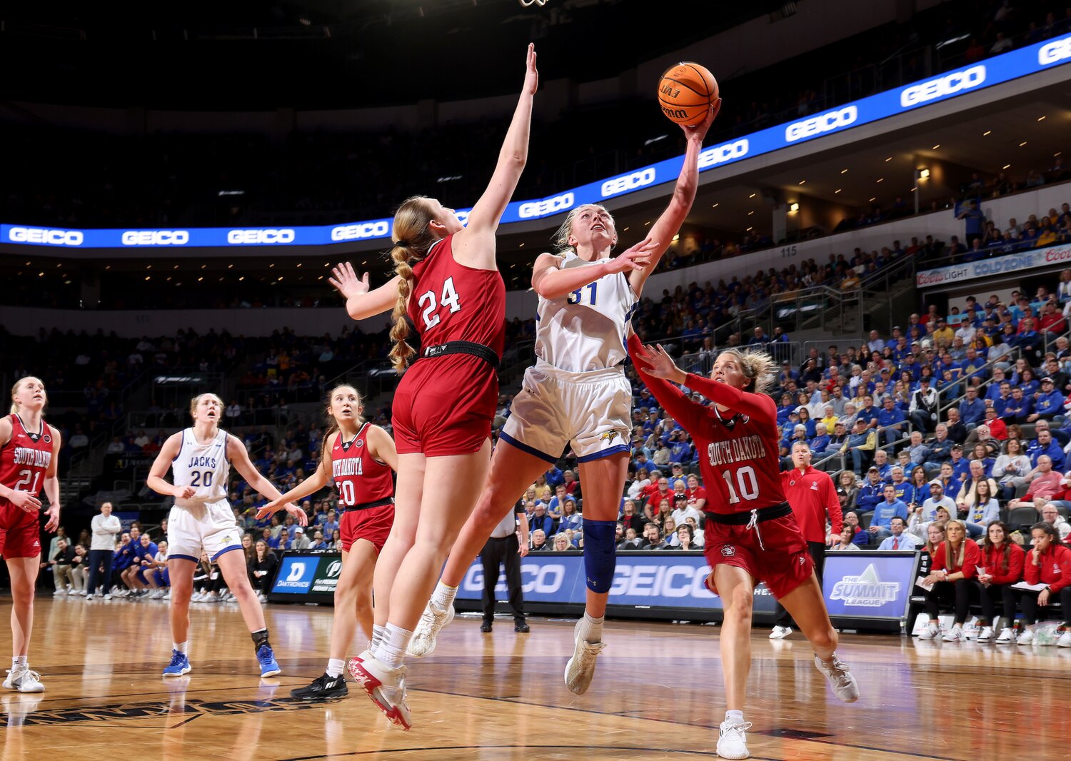 Jackrabbits turn back Coyotes, will play for league title Brookings